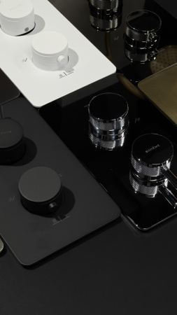 Смеситель для душа Boheme Cell 134-3-B, термостатический, цвет черный