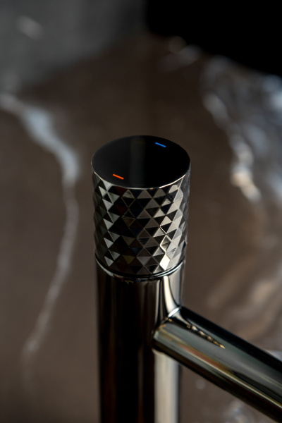 Смеситель для раковины Boheme Stick 121-SGM, цвет графит глянцевый Shine Gun Metal c ручкой Diamond